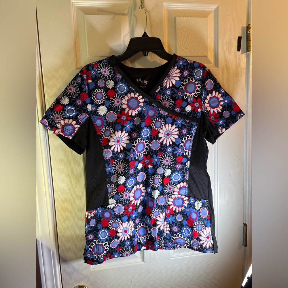 All Day X Landau Women M Scrub Top V-Neck Geometric Floral Short Sleeve Pockets